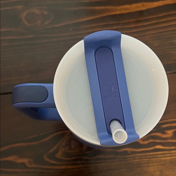 Stanley 40oz in color Iris - Picture 4 of 5